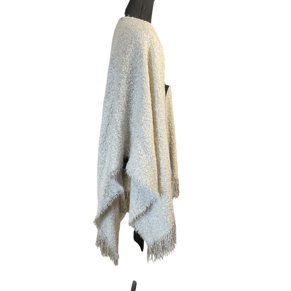 Isaac Mizrahi New York Gray Boucle Fringe Shawl Wrap - Picture 5 of 7